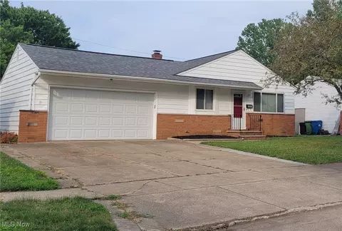 6681 Crenshaw Dr, Parma Heights, OH 44130