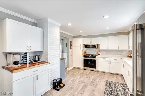 597 Herbert Rd, Akron, OH 44312 photo 9