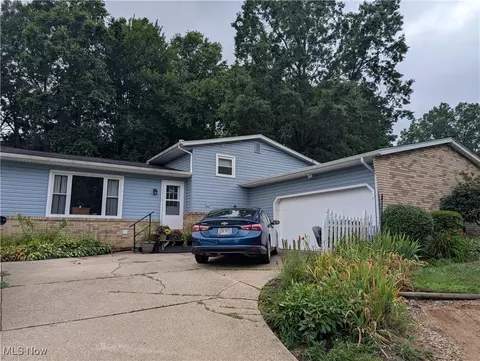 384 Moore Rd, Akron, OH 44319