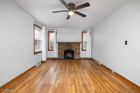 1041 Bell Ct, Elyria, OH 44035 photo 9