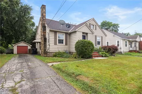 1041 Bell Ct, Elyria, OH 44035