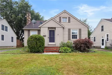 1041 Bell Ct, Elyria, OH 44035 photo 2