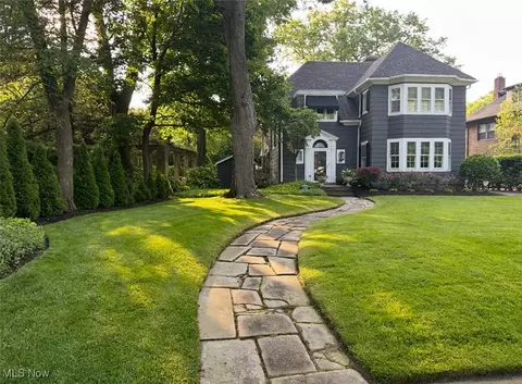 2299 Ardleigh Dr, Cleveland Heights, OH 44106