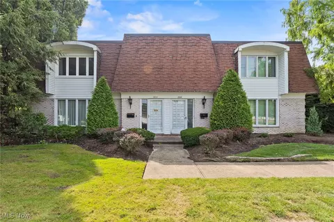 2610 S Green Rd, University Heights, OH 44122