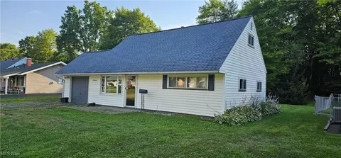 216 Dehoff Dr, Youngstown, OH 44515