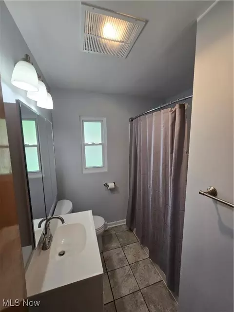 2219 W 19th St, Ashtabula, OH 44004 photo 8