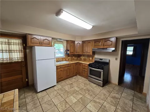 2219 W 19th St, Ashtabula, OH 44004 photo 6