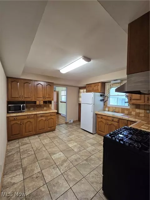 2219 W 19th St, Ashtabula, OH 44004 photo 7