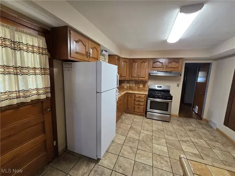2219 W 19th St, Ashtabula, OH 44004 photo 5