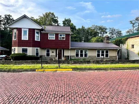 67 W Main St, Adena, OH 43901