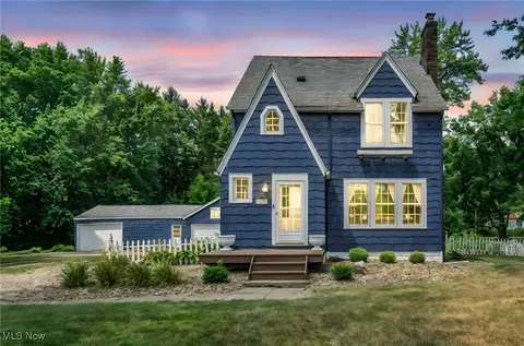 1122 Schocalog Rd, Akron, OH 44320