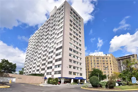 12520 Edgewater Dr #1608, Lakewood, OH 44107