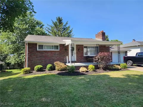 515 W Wood St, Lowellville, OH 44436