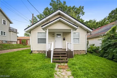 1517 16th St NE, Canton, OH 44705