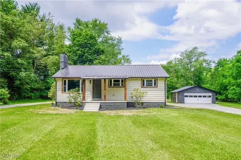 5589 Breezewood Dr NE, Canton, OH 44705