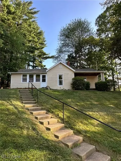 1645 Pleasant Valley Dr, Coshocton, OH 43812