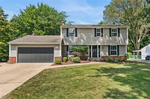 5687 Falkirk Rd, Lyndhurst, OH 44124