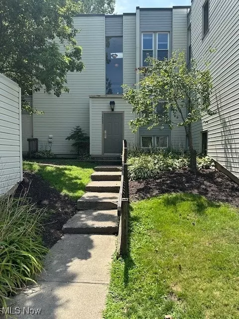 1655 Cedarwood Dr #313, Westlake, OH 44145