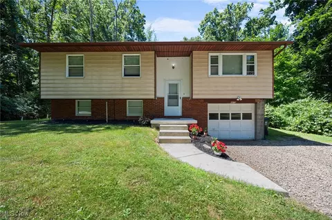 6873 Henderson Rd, Ravenna, OH 44266
