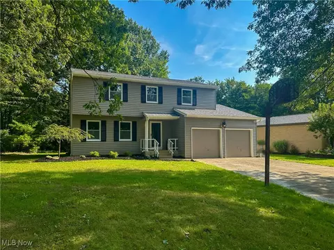 1769 Oak St, Girard, OH 44420