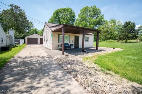 212 N Navarre Ave, Austintown, OH 44515