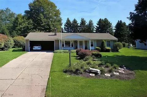 1388 Devon Dr NW, North Canton, OH 44720
