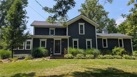 1472 Warner Rd, Hubbard, OH 44425