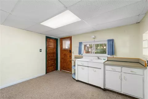 Entry Way - 369 E Pace Ave, Akron, OH 44319 photo 2 of 2