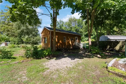 Exterior - 369 E Pace Ave, Akron, OH 44319 photo 4 of 5