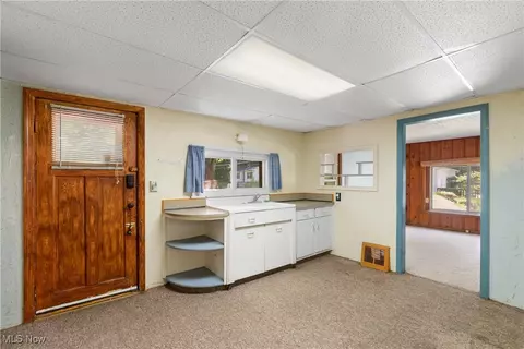 Entry Way - 369 E Pace Ave, Akron, OH 44319 photo 1 of 2