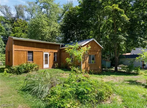 369 E Pace Ave, Akron, OH 44319