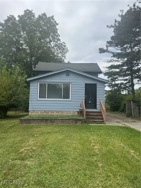 14917 Summit Ave, Maple Heights, OH 44137