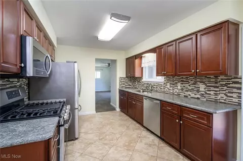 43304 Dellefield Rd, Elyria, OH 44035 photo 3