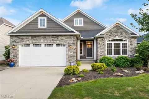 950 Laurel Green Dr, North Canton, OH 44720