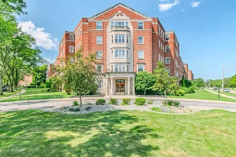 13800 Fairhill Rd #419, Shaker Heights, OH 44120