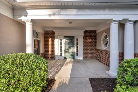 8635 Alexandra Dr #8B, North Royalton, OH 44133