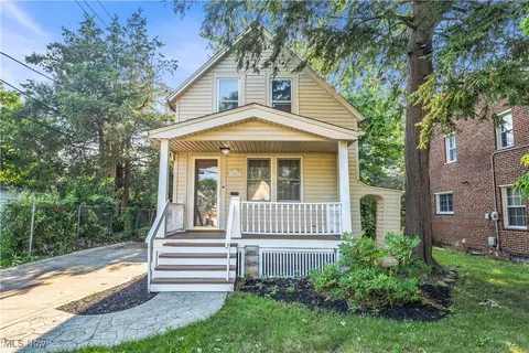 2230 Alger Rd, Lakewood, OH 44107