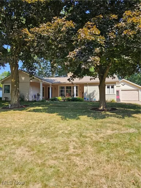 150 N Vine St, Columbiana, OH 44408