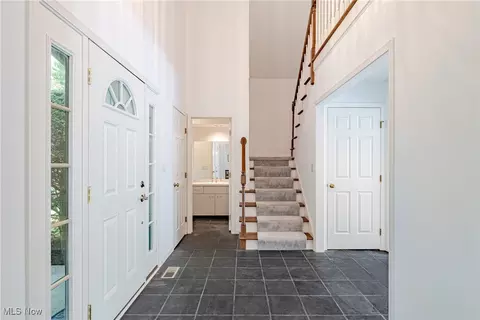 1880 Stonelake Dr, Lyndhurst, OH 44124 photo 6