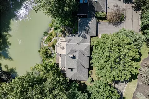 1880 Stonelake Dr, Lyndhurst, OH 44124 photo 3