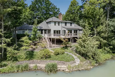 1880 Stonelake Dr, Lyndhurst, OH 44124 photo 5
