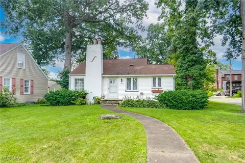 3736 10th St SW, Canton, OH 44710