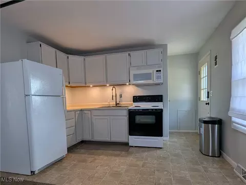Kitchen - 2111 40th St NE, Canton, OH 44705 photo 2 of 2