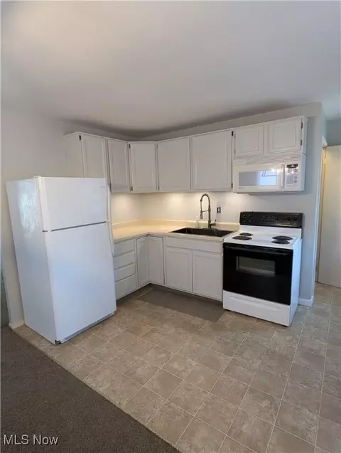 Kitchen - 2111 40th St NE, Canton, OH 44705 photo 1 of 2