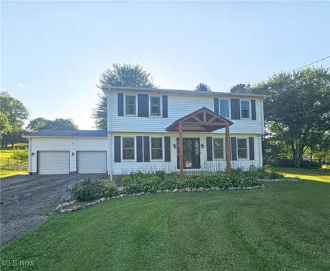 15745 Pineview Dr, East Liverpool, OH 43920