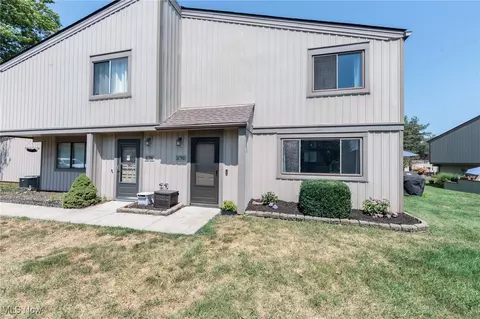 11782 Harbour Light Dr, North Royalton, OH 44133