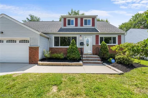 4928 Emmet Rd, Lyndhurst, OH 44124