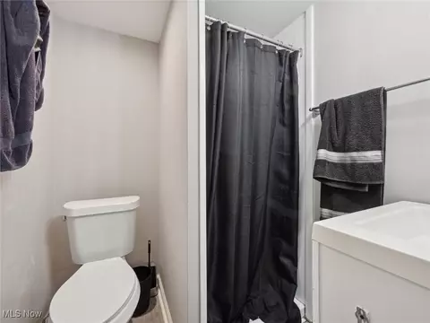 Bath - 415 E 266 St, Euclid, OH 44132 photo 4 of 5