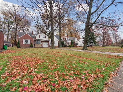 Exterior - 415 E 266 St, Euclid, OH 44132 photo 2 of 9