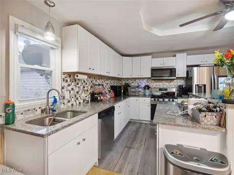 Kitchen - 415 E 266 St, Euclid, OH 44132 photo 4 of 4